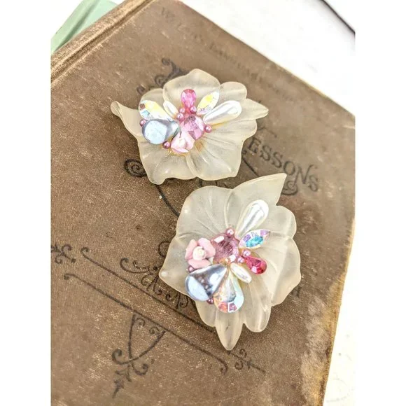 Vintage large floral acrylic beaded crystal metal clip on earrings - Picture 3 of 4